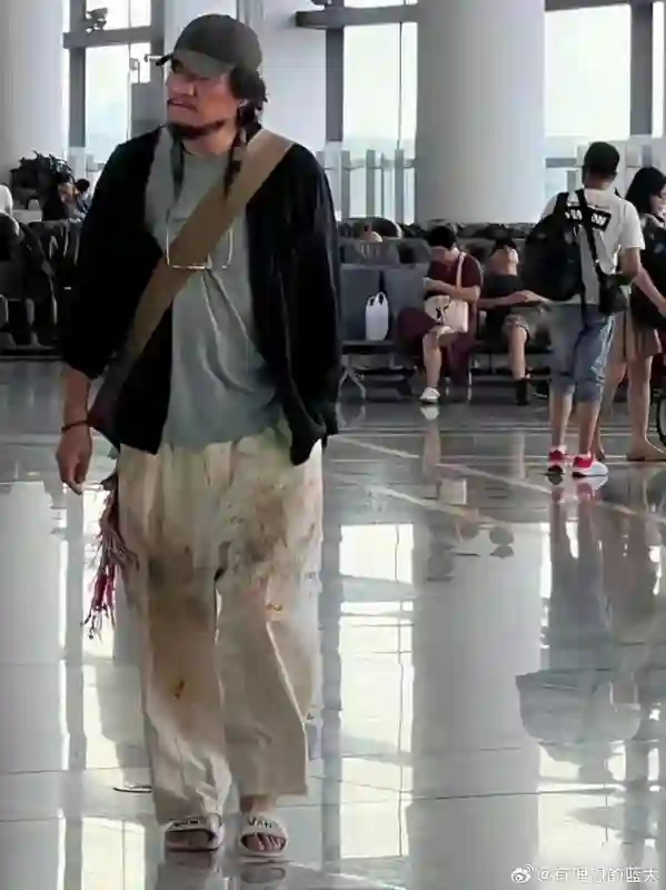 面相全变了！再看46岁章子怡大学合影，才知骨相和皮相老去的差距