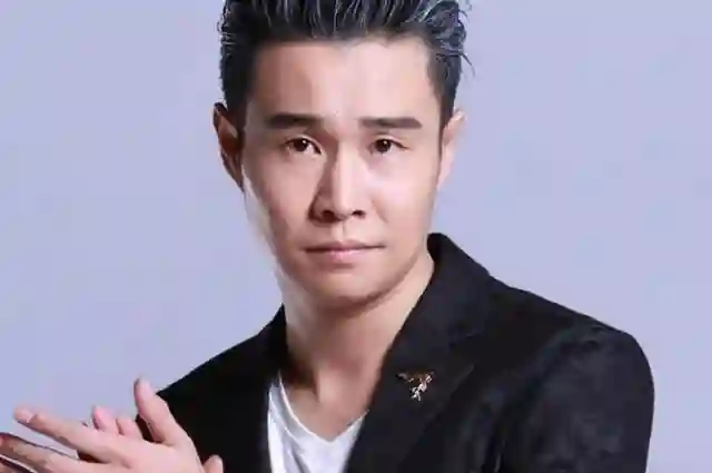 从年入2亿沦落到开演唱会，赵本山一句我不敢用他，小沈阳干了啥