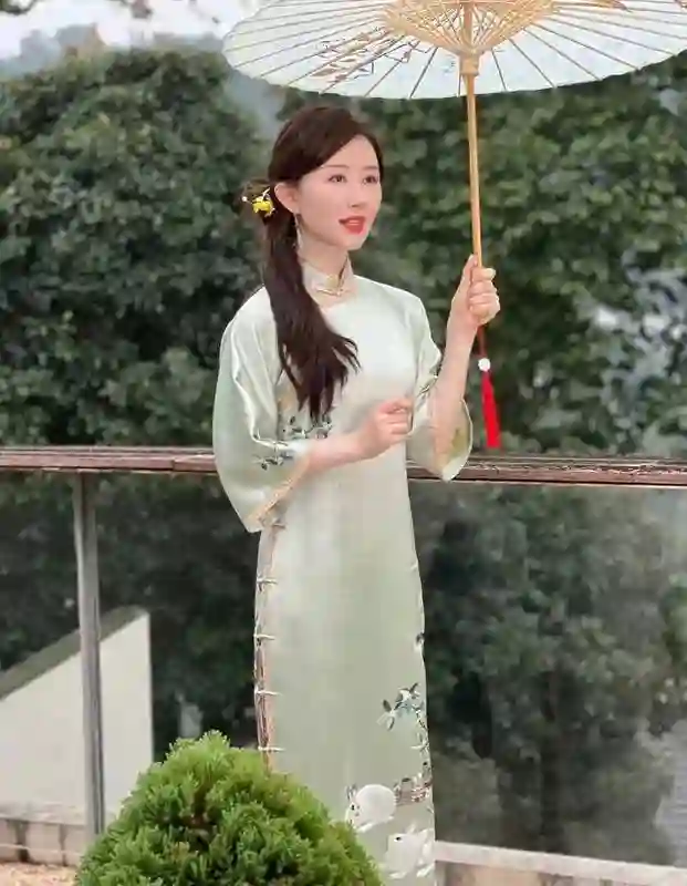 舒畅7年无戏可拍，转拍短剧遭网友骂！网友怒斥：真丢人，难道不能体面退休？
