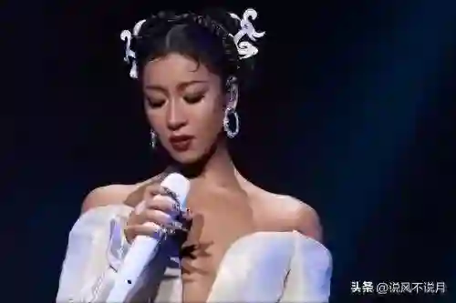 哭穷炫富，“知三当三”，装了10年的吉克隽逸，还是“自食恶果”