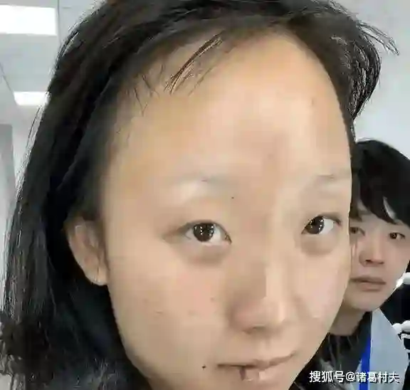 明星明星卸妆后，真人卤蛋忍了、周冬雨大黄牙忍了、萧亚轩鞋拔子脸没忍住