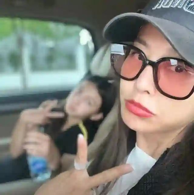 马雅舒儿女打篮球，米雅爱登没长歪还更好看，一家五口颜值真高