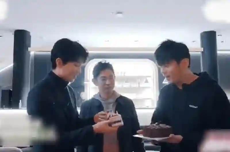 周杰伦生日秒变乐坛盛宴，林俊杰王俊凯齐助力，网友：三厨狂喜！