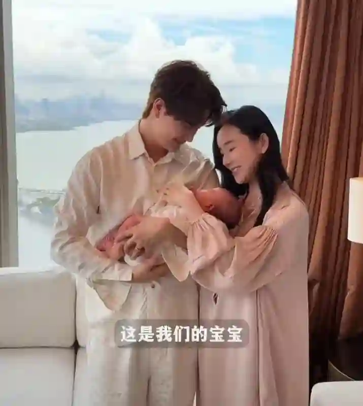 36岁张檬晒近照！气色恢复得真不错，住月子中心56天花费116万