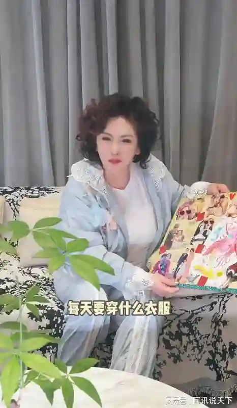 向太晒孙女暖心礼物，称4岁向芷很有主见，自己挑选衣服，超爱美