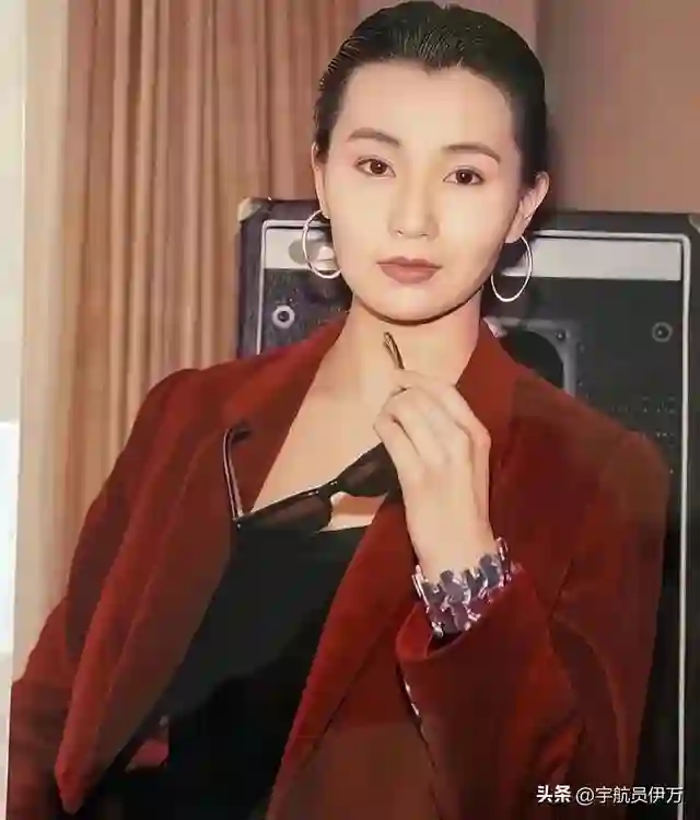 万万没想到，单身未育的张曼玉，如今在60岁活成了人生赢家