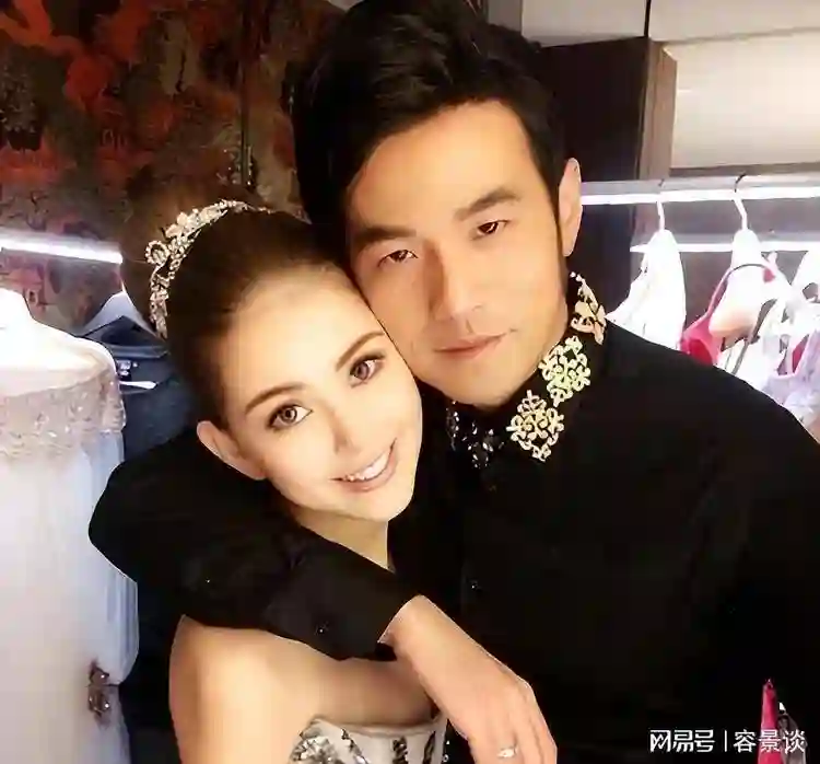 46岁周杰伦近况曝光，脸部憔悴走路需要人扶，刘畊宏的话应验了