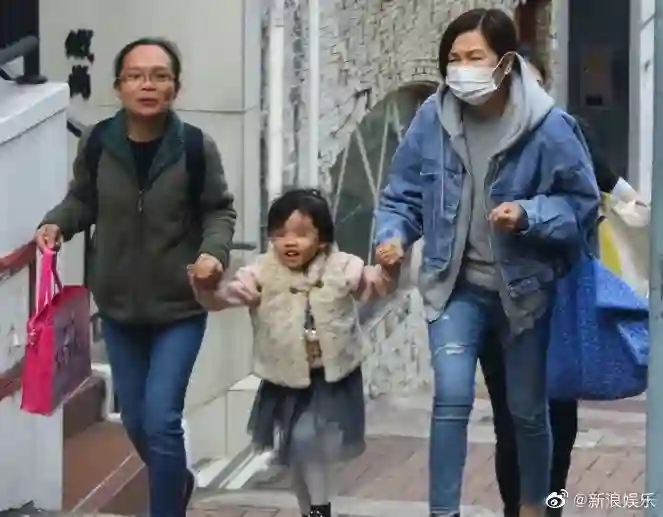 还记得杨幂女儿小糯米吗？长这么大了？