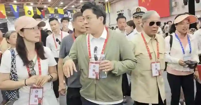 直到郭晶晶孩子没能登舰，才发现仨娃名字暗藏深意，字字都有来头