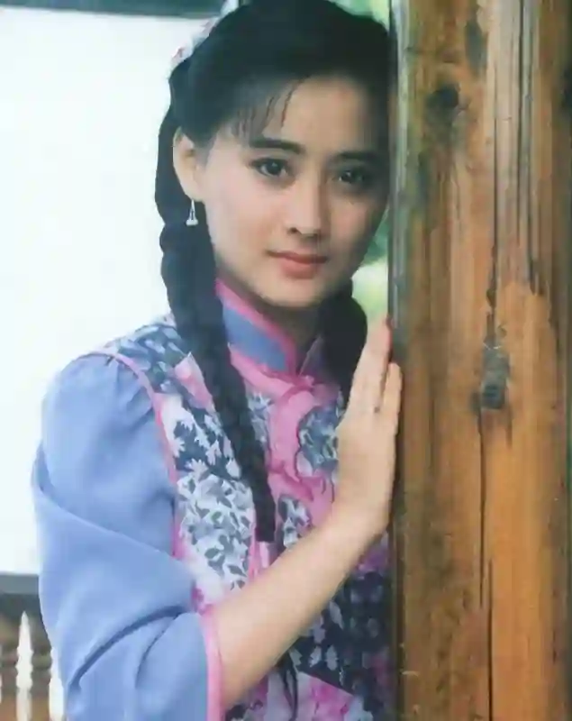 离婚8年后，51岁的陈德容感慨：爱情既没意思也没用，浪费时间