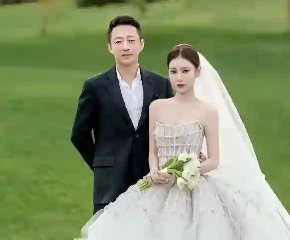 作妖的她，不该来的他，和“消失”的他们，成为汪小菲婚礼上的劫