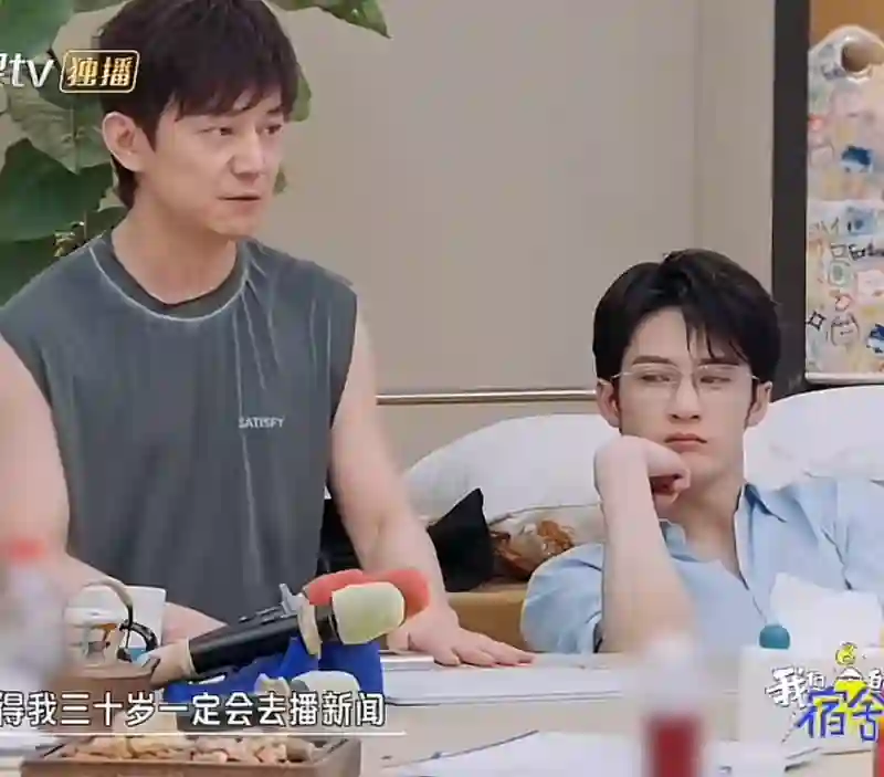 51岁主持人何炅：被保姆起诉，节目停播，婚姻低调，现状令人惊讶