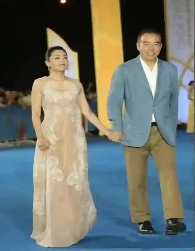 当陈红撞衫郭晶晶，瞬间领悟明星与贵妇的气质差距，谁更吸引人？