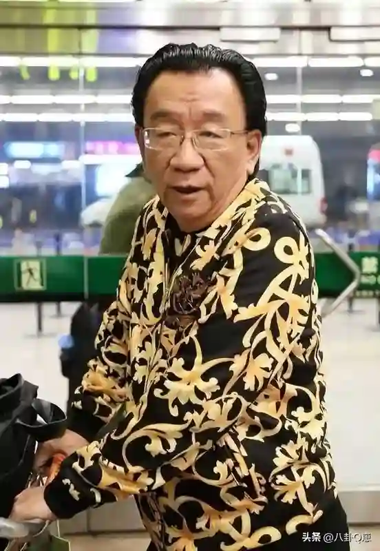 侯耀华直播吐苦水，声称不去送别杨少华，竟然是因为有不想见的人