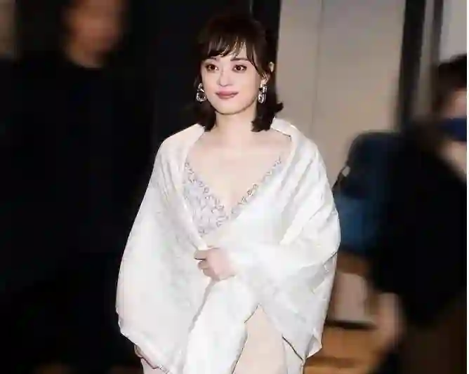 “移民风波”发酵6天后，孙俪终于更新动态，郭德纲的话真说对了