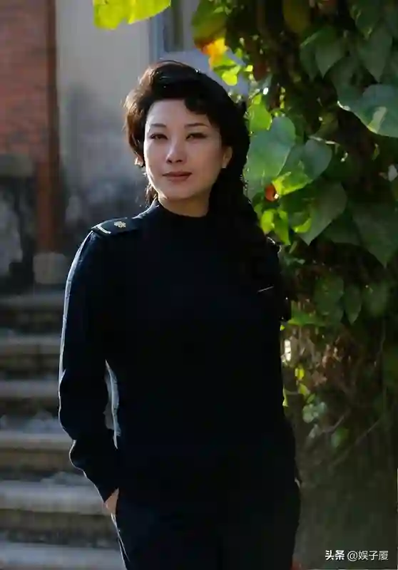她倾国倾城，却拒绝潜规则，断送前程，如今62岁开创新天地