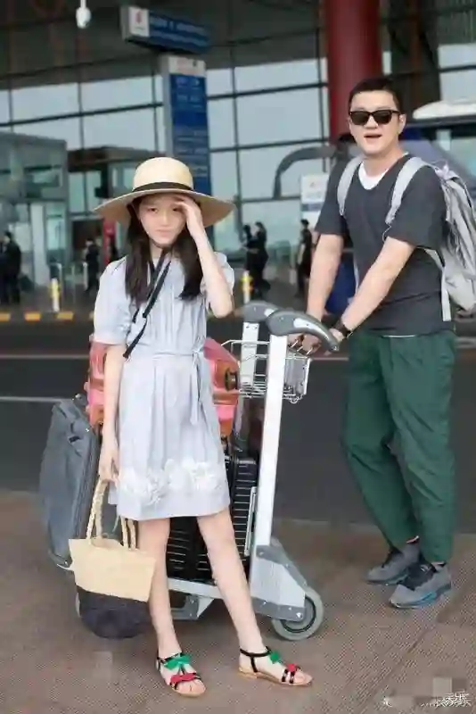 李嫣惊艳蜕变，兔唇消失颜值翻倍，王菲李亚鹏骄傲女儿风采尽显