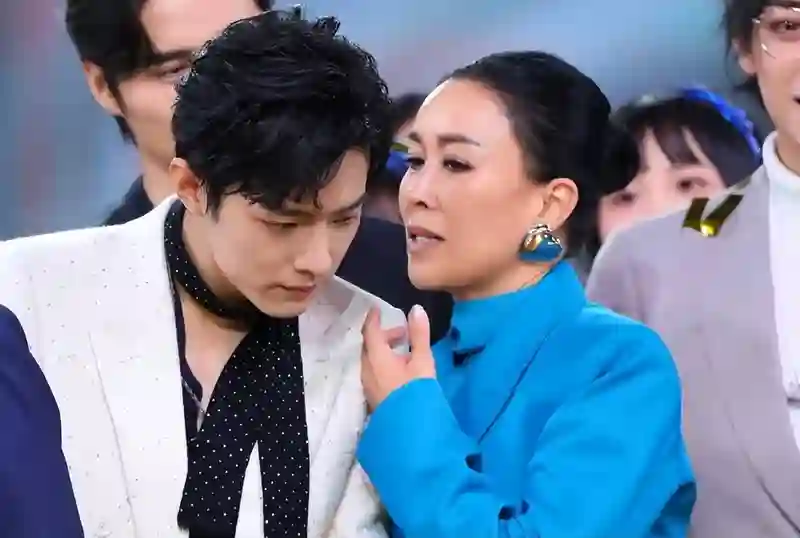 李健演唱会现场直击：肖战带爸妈惊喜现身，观众热情互动人气高