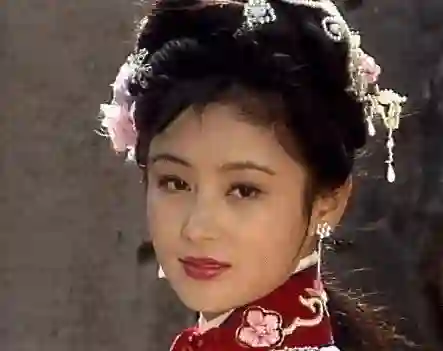 陈红脸平泪沟深算顶级美女吗？看她和周海媚、章子怡合照自有分晓