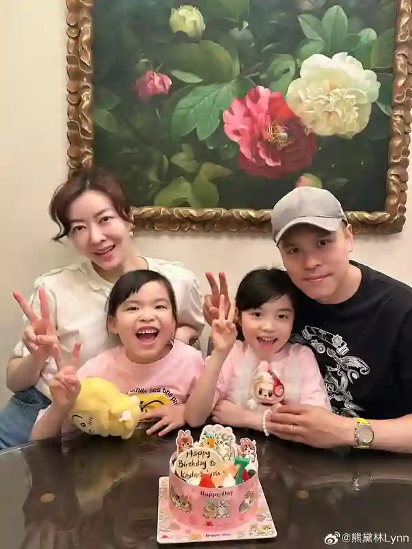 好久不见熊黛林，双胞胎女儿差距越来越大？