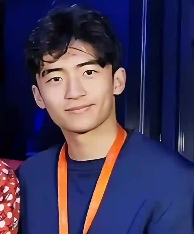 张柏芝儿子高清照曝光，一个像爸一个像妈，网友感叹基因太强大