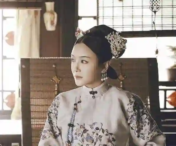 秦岚有多美？刘芸：追她的人太多了，上学时长得漂亮被男生尾随！