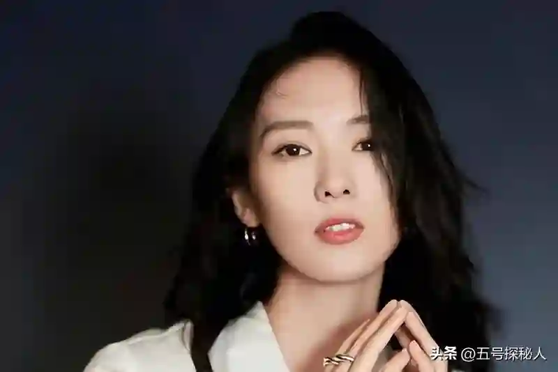 被星二代张默暴打的童瑶，嫁51岁富商被捧红，36岁成白玉兰视后