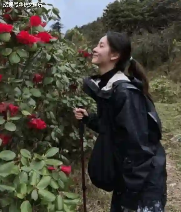 32岁章泽天海外生活实录，爬山缺水嘴唇脱皮，婚姻改变人生引热议