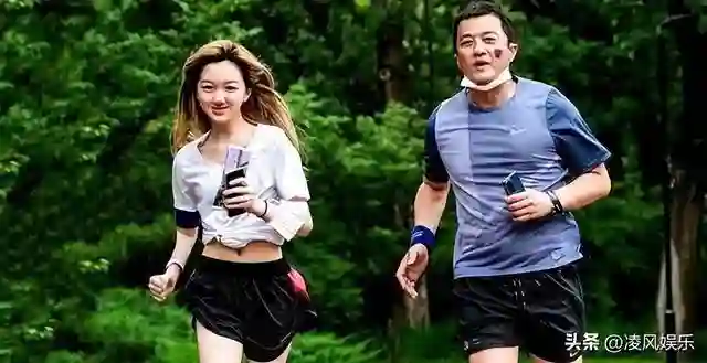18岁李嫣近照曝光，兔唇痕迹消失不见，美出高度，不愧是王菲女儿