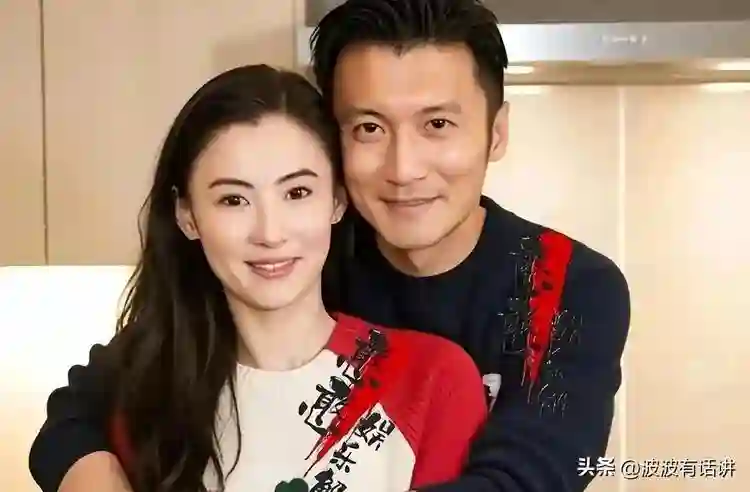 大儿子18岁，二儿子15岁，小儿子7岁，如今45岁依旧美得很惊艳！