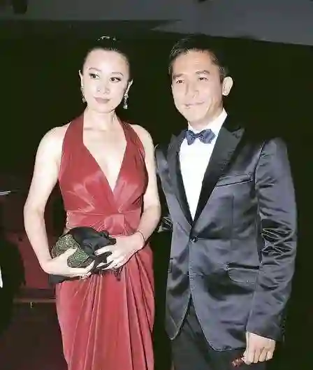 关之琳与刘嘉玲5次“宫斗”，叱咤情场30年，关之琳“输了”