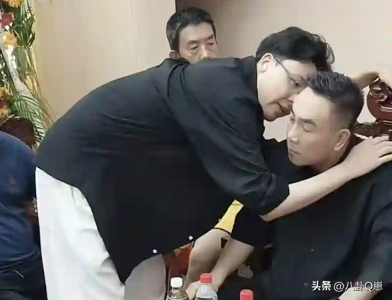 侯耀华直播吐苦水，声称不去送别杨少华，竟然是因为有不想见的人