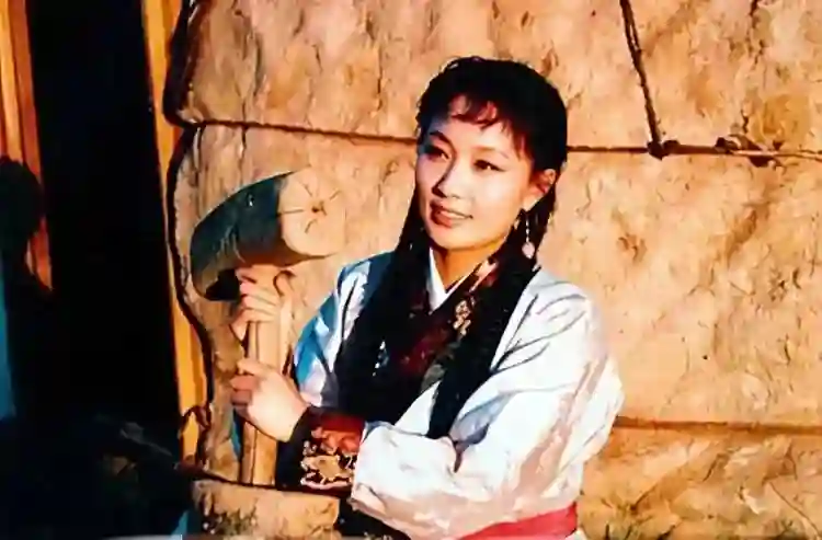 那尔那茜的瓜越来越大！母女俩玩私人订制，亲爹疑利用权力为她铺路