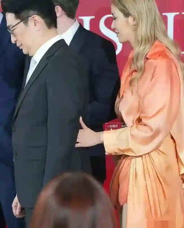 上嫁吞针！徐子淇在婆家地位全靠公公李兆基撑，李家成面色太重！