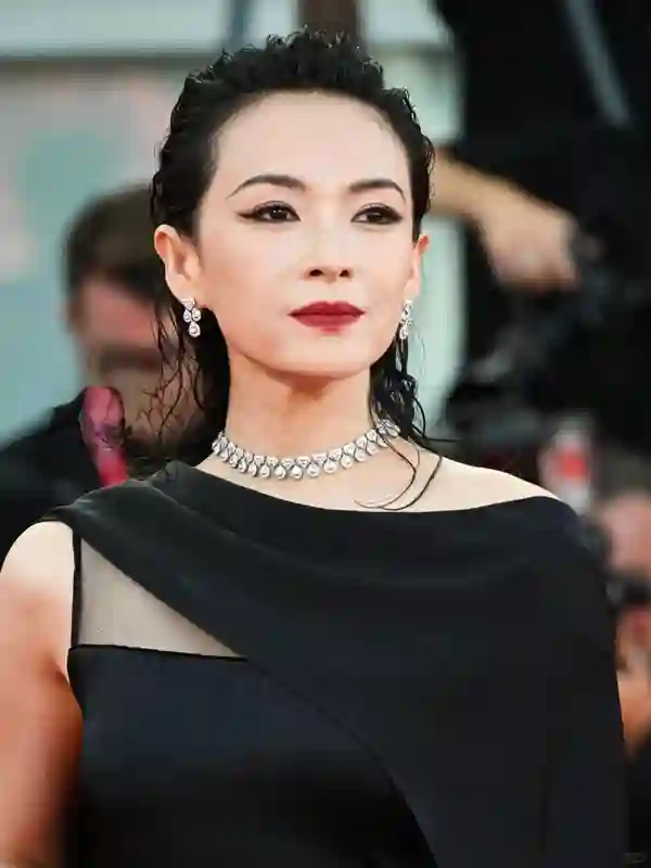 章子怡一觉醒来天塌了！知名导演曝一线女星耍大牌，网友细扒炸锅