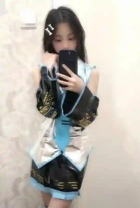 好了伤疤忘了疼！贾乃亮李小璐合体出游，女儿甜馨表现惹众议