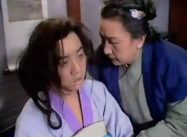 他入戏太深自诩是贾宝玉，追求陈晓旭被拒，32岁酗酒暴病永远离开