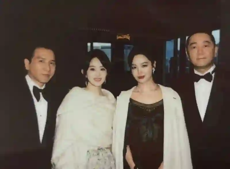 赵丽颖“隐婚瓜”再升级！带儿子郊游疑似赵德胤陪同，双方未回应