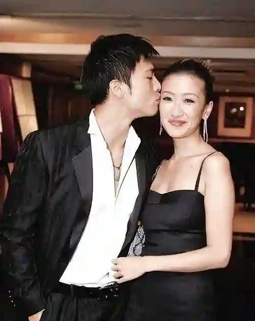 她曾一年更换7任男友，肆意妄为未婚生女，如今四十二岁无人敢娶