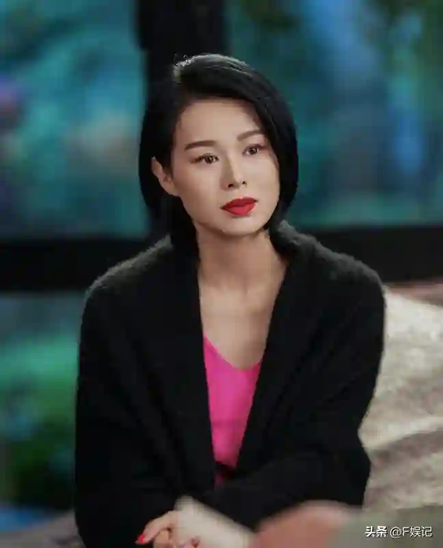 胡定欣直播提胡杏儿，黄宗泽释怀多年，情感再度公开