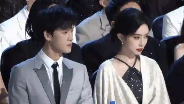 不知道的还以为你俩官宣结婚了…