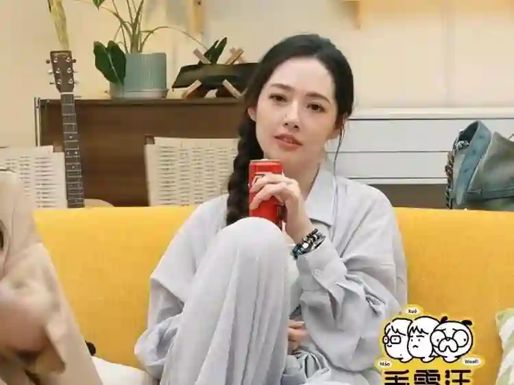 郭碧婷谢依霖录综艺曝光伴手礼，细节见真章，难怪嫁入豪门成富太