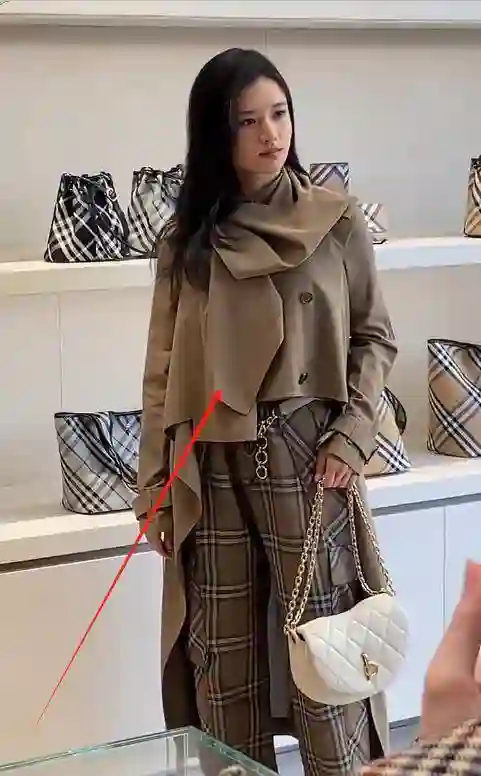 武汉明星怼脸生图：刘雯逆袭显嫩，曾可妮黑脸尴尬，陈坤坑洼肌抢镜