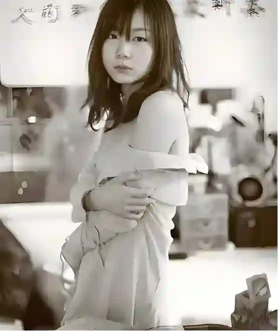 2011年，她全裸接受记者采访，并称：我敢看你们，你们敢看我吗？
