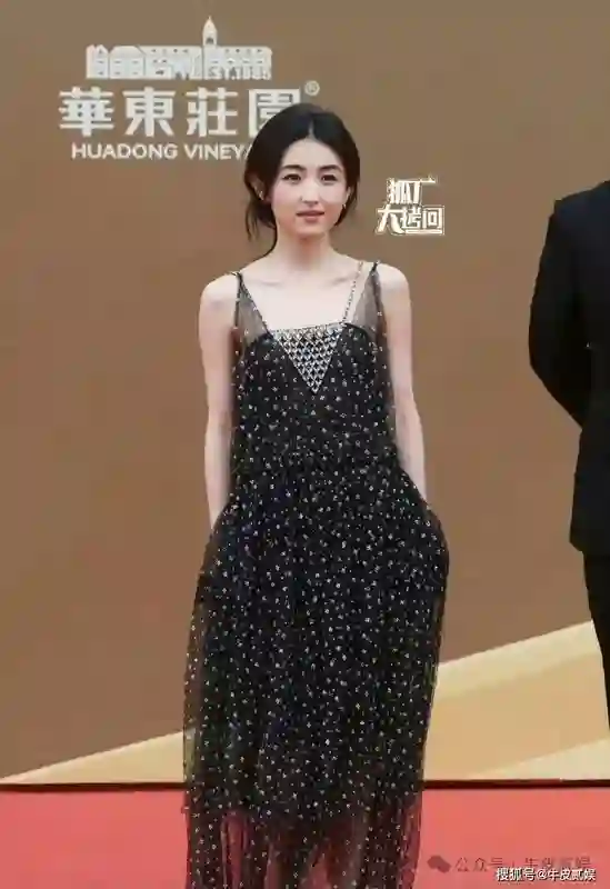 妈呀，华表奖红毯女星生图太真实，一个个像是吃了防腐剂似的