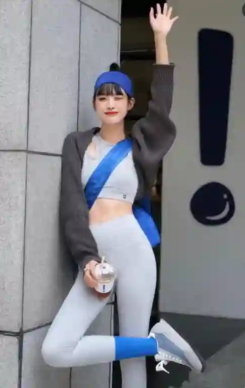看了杭州街拍才发现：阔腿裤不兴了，满大街都穿“无痕裤”，时髦显瘦又洋气
