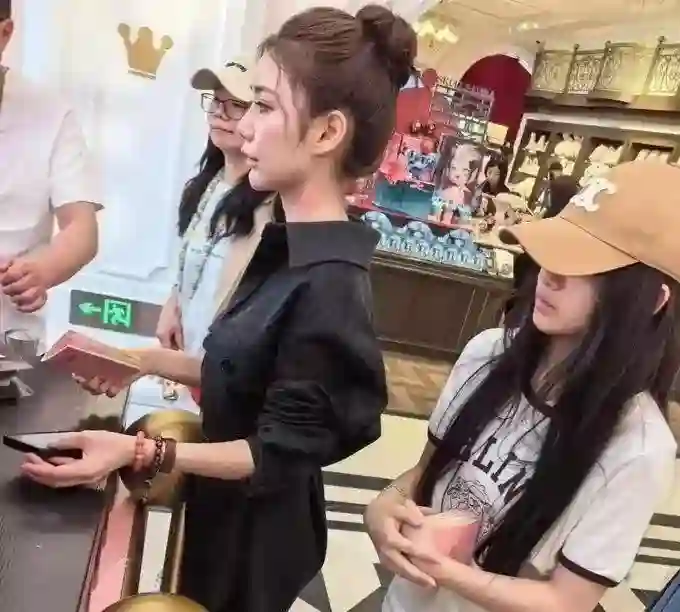 汪小菲夫妻回台北，马筱梅身上好多淤青，玥儿黏着后妈感情好