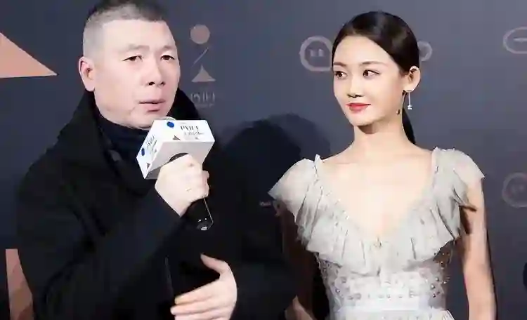 冯小刚直言：她太能装了，永远红不了，更别说拿奖了