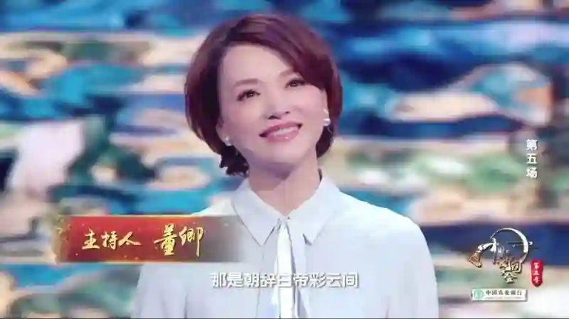央视主持人董卿近况曝光，被人搀扶着从医院出来，跟之前判若两人