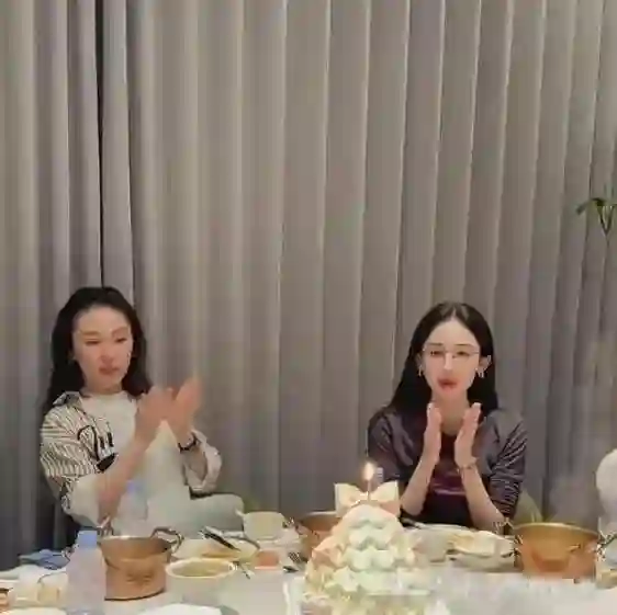 古力娜扎33岁生日暴瘦上热搜！素颜吃火锅惊呆网友：这身材认真的